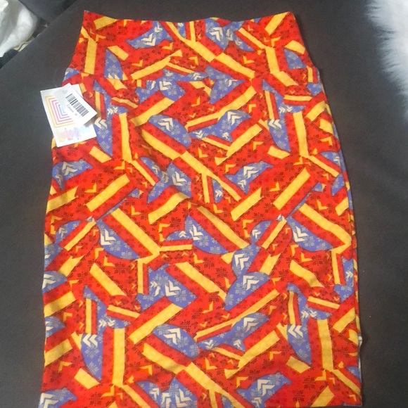 Lularoe M Cassie - Picture 1 of 5